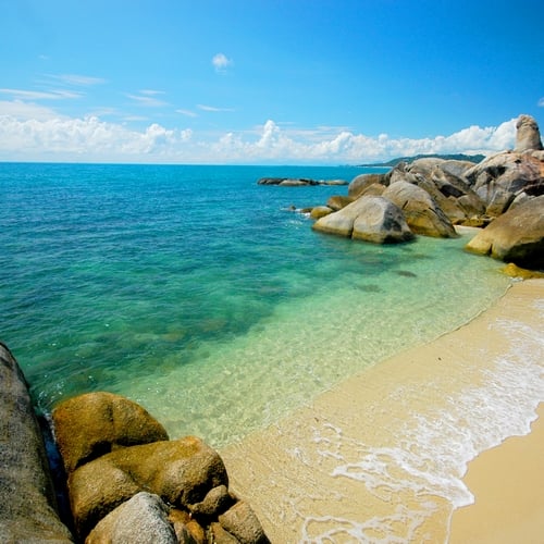 Koh Samui strand en rotsen