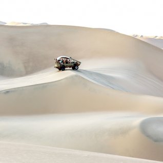 pe_al_oasis of huacachina.jpg