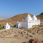om_al_salalahbin ali’s tomb.jpg