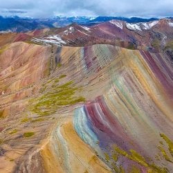 De drie regenboogbergen (Palccoyo)