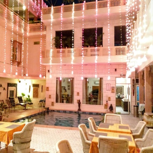 Suryaa Villa Jaipur, zwembad