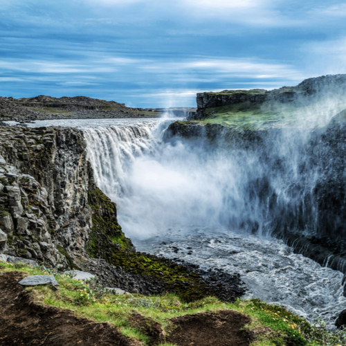 De krachtige Dettifoss-waterval