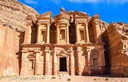 Wandelen door wereldwonder Petra