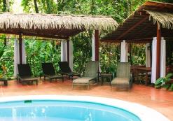 cr_ac_namuwokilodgezw.jpg namuwoki lodge zwembad