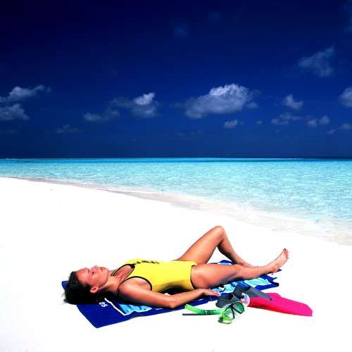 Zonnen aan het strand Malediven