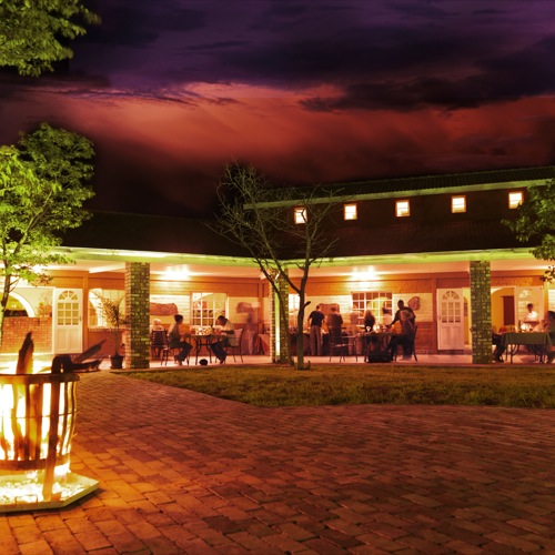 Damara Mopane Lodge, buiten