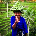 ID_AL_Bali_vrouw_rijstvelden_113524075
