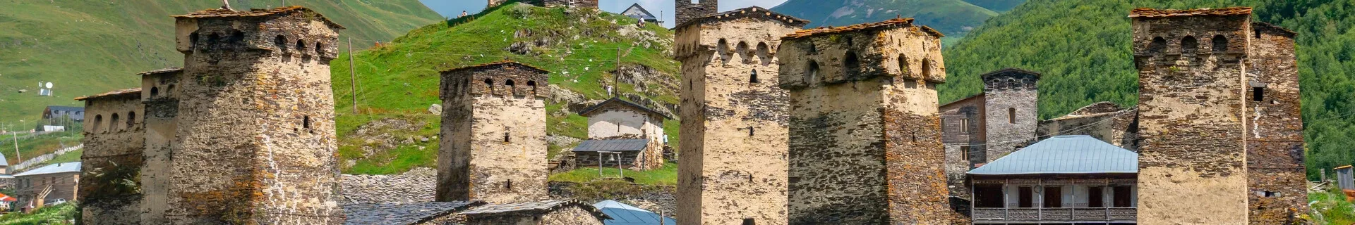 Karakteristieke verdedigingstorens uit de Svaneti regio, Georgië