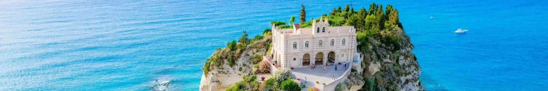 Tropea Calabrië, Italië. De kerk van Santa Maria dell'Isola