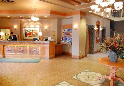 Banff Ptarmigan Inn, lobby