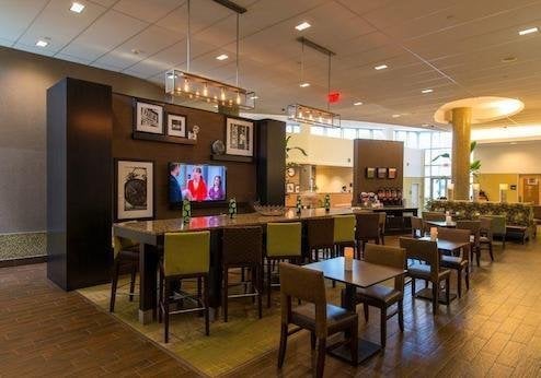 Hampton Inn & Suites Boston Crosstown, restaurant