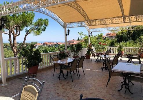 Villa Pantheon, terras
