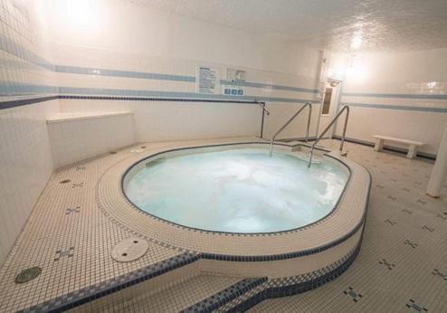 Royal Scot Hotel & Suites, jacuzzi