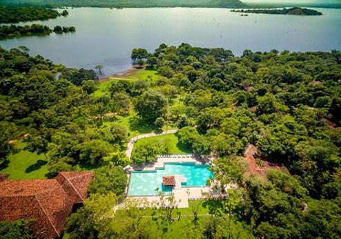 Amaya Lake Resort, omgeving