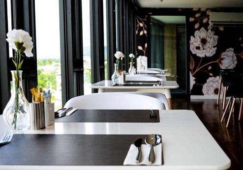 28th hotel, restaurant