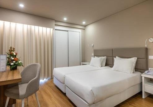 Cristal Caldas, kamer