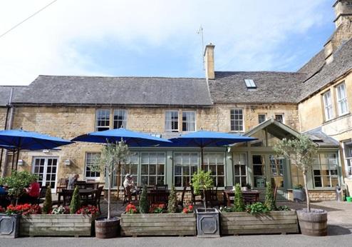 Noel Arms Hotel, buitenkant