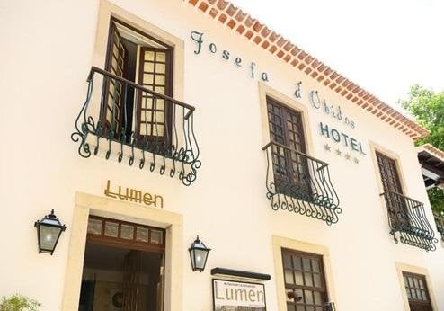 Josefa D'Obidos, buitenkant