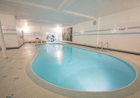 Royal Scot Hotel & Suites, zwembad