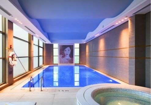 Hilton Amman, binnenzwembad