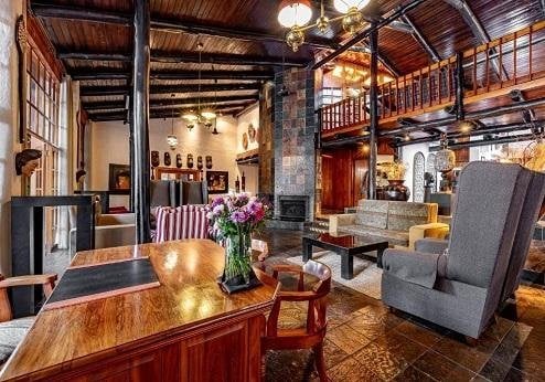Pine Lake Inn, lounge