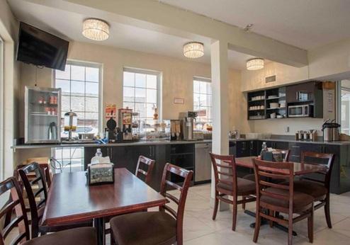 Ramada Limited 100 Mile House, ontbijtzaal