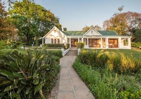 Nut Grove Manor, exterieur