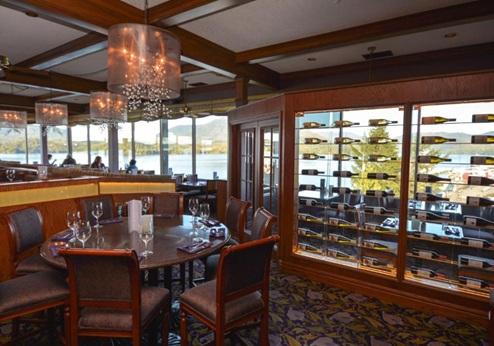 Crest Hotel, restaurant