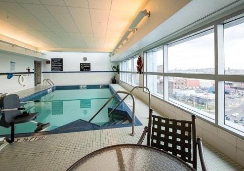 Hampton Inn & Suites Boston Crosstown, zwembad