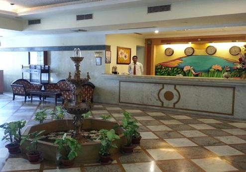 Grand Continental, lobby