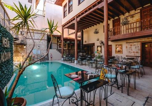 Mediterra Art Hotel, zwembad