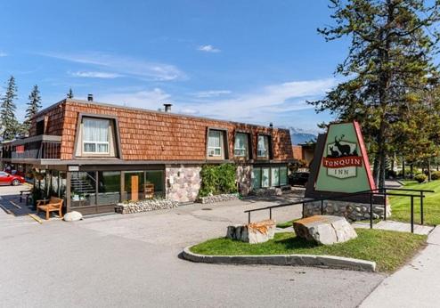 Tonquin Inn, exterieur