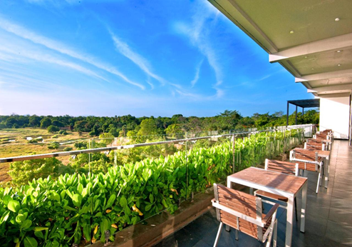 The Lake Forest Hotel, terras