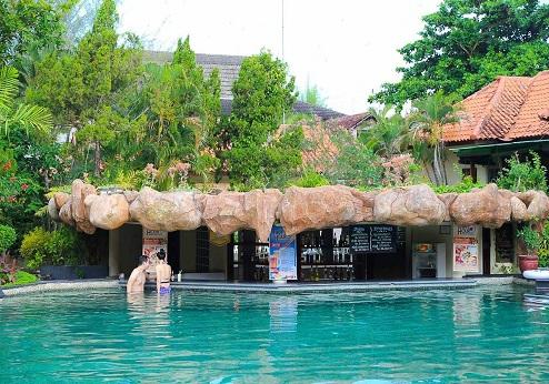 Aruna Senggigi Resort & Convention, swim-up bar