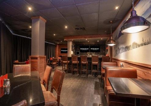 Sandman Hotel Revelstoke, bar