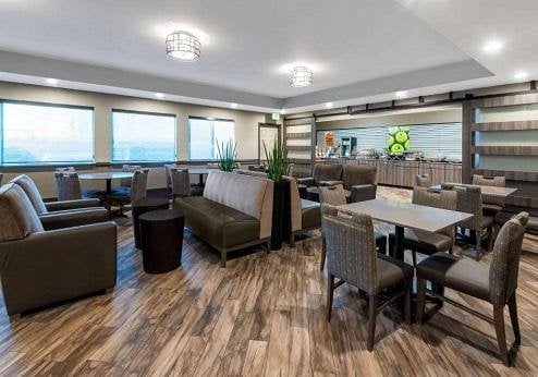 La Quinta Inn & Suites by Wyndham Fairbanks Airport, ontbijtzaal