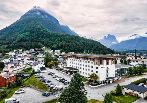 Grand Hotel, omgeving