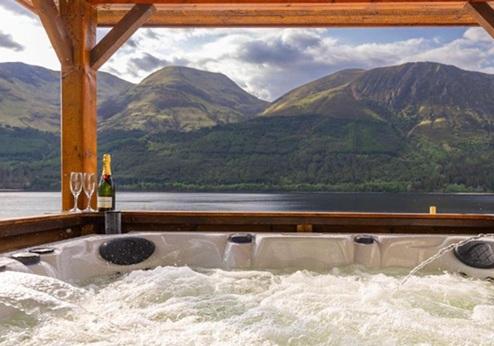 Whispering Pines Hotel, Hottub