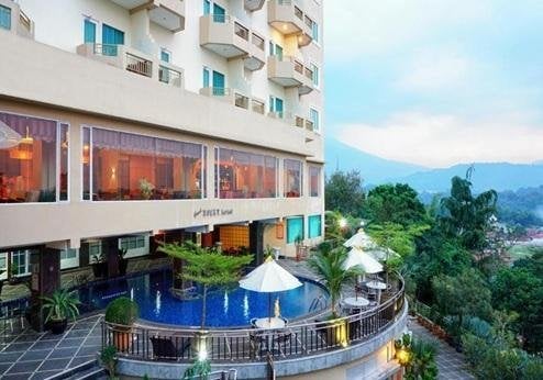 Grand Rocky Hotel, zwembad