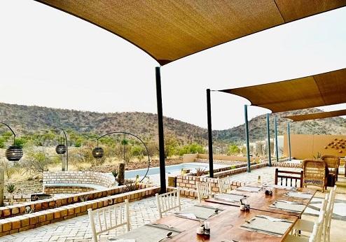 Lodge Damaraland - terras met zwembad