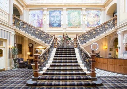 Royal Highland Hotel, Entree
