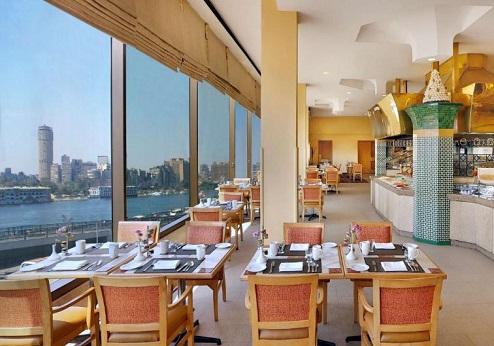 Ramses Hilton Cairo, restaurant