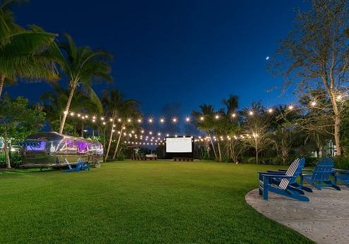 24 North Hotel, tuin en entertainment