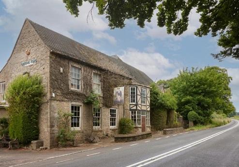 Hunters Hall Inn, buitenkant