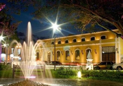 Plaza Campeche, buitenkant 