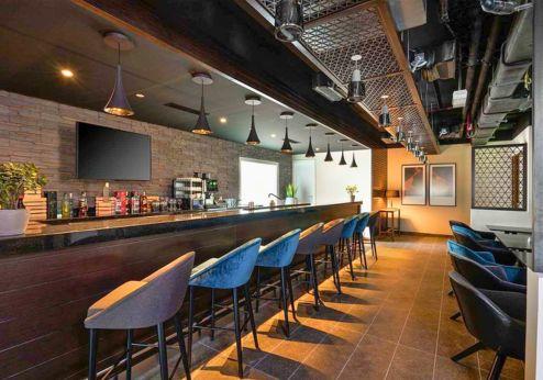 Hampton Al Barsha, bar