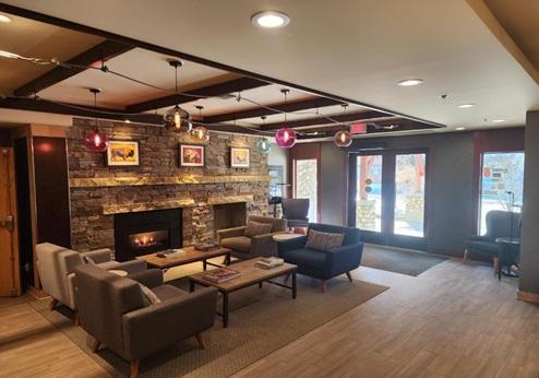 Banff Inn, lobby