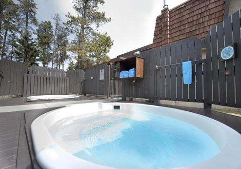 Tonquin Inn, jacuzzi