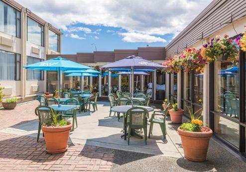Coast Discovery Inn, terras