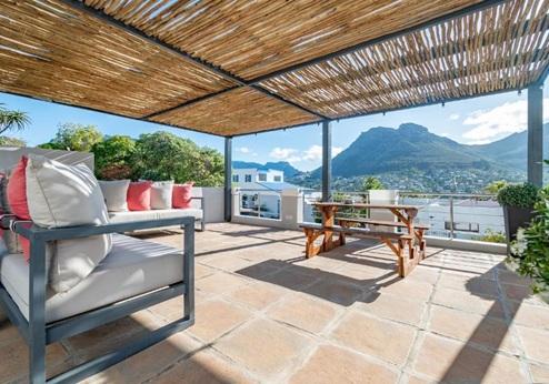 Hout & About Guesthouse, terras
